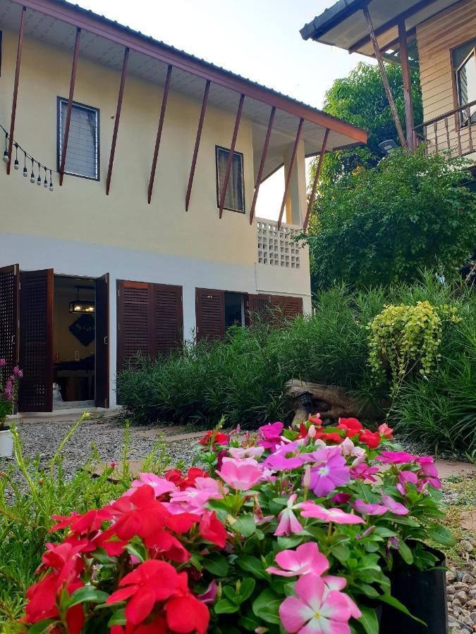 ฮักเคียงโขง Hug Khieng Khong Nongkhai Hostel Nong Khai Extérieur photo